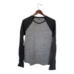 Le 31 Casual Gray and Black Raglan Tee size medium